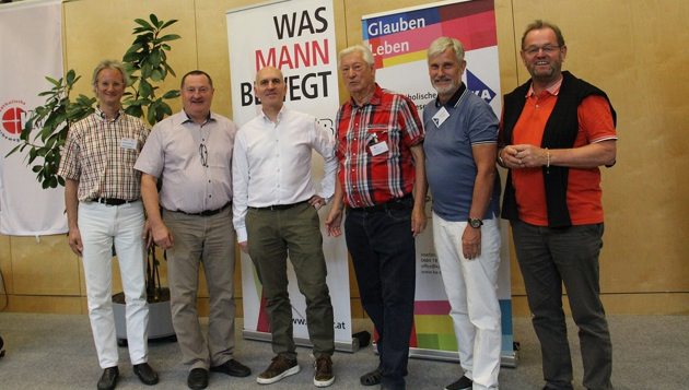 Von Links nach Rechts. Generalsekretär Michael Juppe, KMBÖ-Vorsitzender Karl Toifl, Prof. Josef Pichler, KMBÖ-Vize Vinzenz Jobst, KA-Präsident Dr. Reinhard Länger, KAÖ-Präsident Ferdinand Kaineder